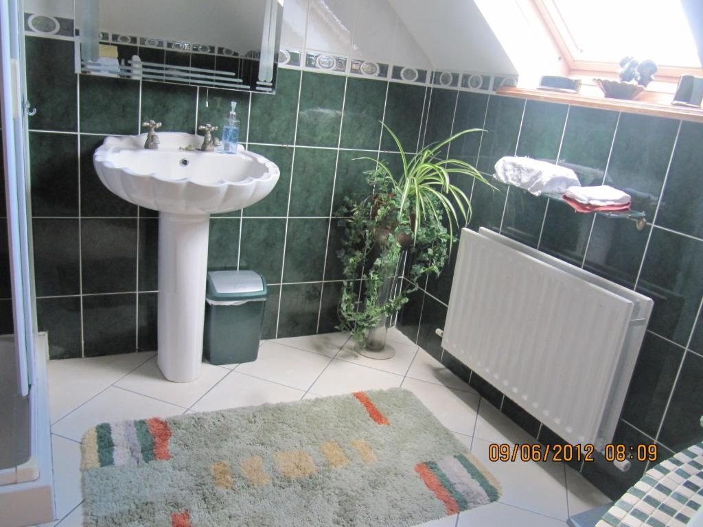 Basic Triple Room with Private Bathroom,28031753:JPEG