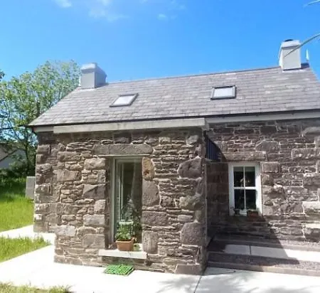 Dingle Woodland Cottage-3