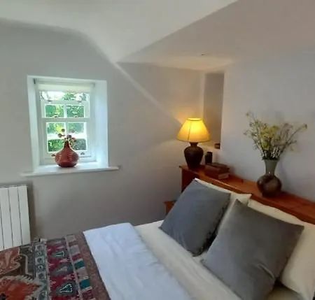 Dingle Woodland Cottage-2